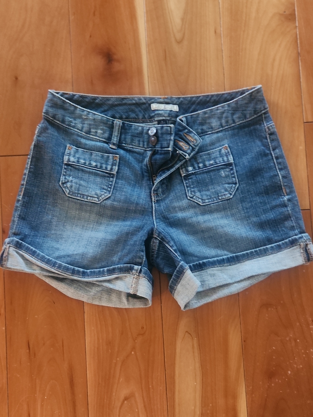 Tommy Hilfiger Women's Blue Denim Roll-Cuff Shorts